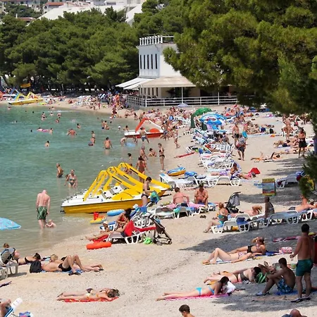 With A Parking Space - 11567