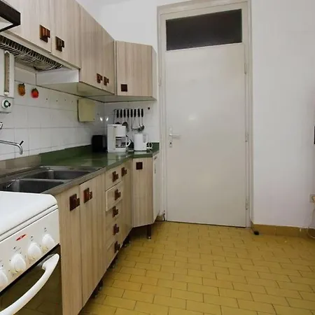 With A Parking Space - 11567