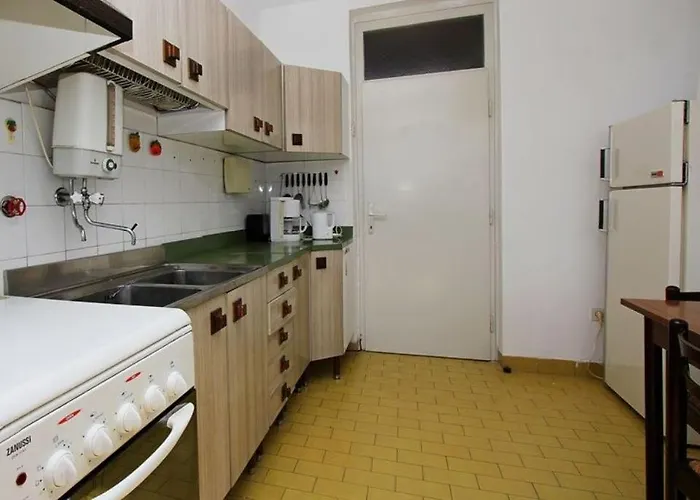 With A Parking Space - 11567